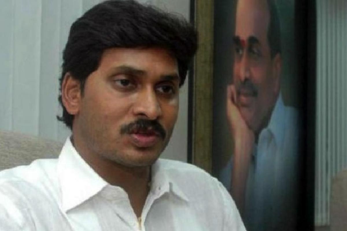 YS Jagan extends support to Andhra youth protest for special status